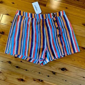 Women’s boutique shorts size Large pull on with button accents gorgeous colors